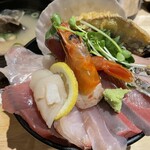 どんぶり次郎 生田新道店 - 海鮮丼(あら汁付き)