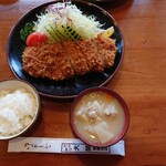 とんかつ大関 - 特ロースかつ、御飯・豚汁セット