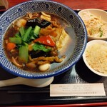 健康中華庵 青蓮 - 五目スープ麺+半炒飯950円