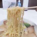 手打ち らーめん 響 - 手打ち縮れ麺は、「カンスイ」を使用しないそうです！