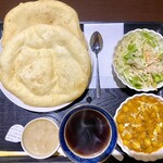 アジアンダイニング RARA  - Eモーニング 700円。
            バトゥーラ（インドの揚げパン）+ひよこ豆のカレー+サラダ+スープ+ドリンク