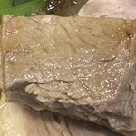 中華そば たた味 - ホルモンや角煮で使用する部位も入っていて、豚肉が好きな方にとってはとても幸せなラーメンだと思います。