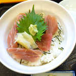 Omote Kouji - マグロ丼は普通の印象。￥600というのは、お財布に優しい
