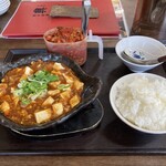 Kouryuu - もつ麻婆豆腐とご飯大とサービスキムチ