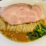 紅ズワイガニらぁ麺 まるはち屋 - 