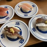 Muten Kurazushi - マグロ、ビントロ、カツオ、イワシ