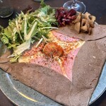 Le coin - お食事ガレットは卵の半熟玉加減が絶妙！添えられた野菜のデリも美味しかったです☺️