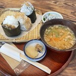 湯浅米醤 - 料理写真:おむすび定食（奥からこぼれ釜揚げしらす、金ごましお、金山寺味噌）