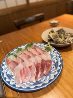 海の食堂 大家族 - さしみ！