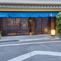 伊勢廣 京橋本店 - 店頭1