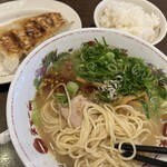 天下一品 - 羽付餃子定食、多分ネギ増量、見た目悪くすみません