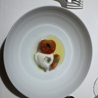 オマージュ - 焼きと生のプチトマトとモッツァレラチーズ