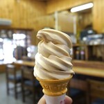 丸新本家 - 料理写真:名物の醤油ソフトクリーム