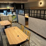 Izakaya E - 4名席や2名席を合わせてグループでのご利用も可能です