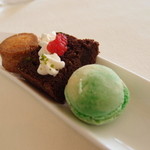 レストランひらまつ レゼルヴ - ピスタチオのマカロン♪