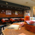 Bisutoro Bakkasu - 白、オレンジ、こげ茶を貴重としたオシャレな空間