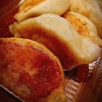 Kinka ro u - 焼餃子 ふっくらしていてジューシーかと思って買ったけど、ジューシーではない。でも、まあ美味いかな。