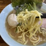 家系ラーメン まこと家 - 麺