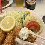 キッチンニュー早苗 - カキフライをツマミにビールを楽しむ