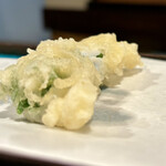 Tempura Shin - 大葉を槍烏賊で巻いた