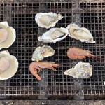 牡蠣蔵 KOO - エビには塩が振ってある