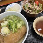 Teuchi No Aji Koizumi - きつねうどん・サラダ・サービスの漬物