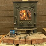 牡蠣蔵 KOO - いつものタバコの箱とツーショット（食べられません）