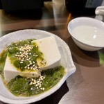 Merouya Den - お通し（めかぶ豆腐）