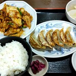 福しん - 豚キムチ定食＋餃子