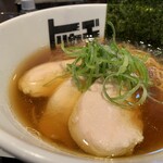 Ramen torikaji ippai - "しょうゆ"の筈ﾃﾞｽｶﾞ、初口からかなりのｵｲﾘｰ感が迫って参りﾏｼﾀﾖ。