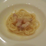 ウーナジョルナータ - 三浦地鶏卵のカルボナーラ　取分けて