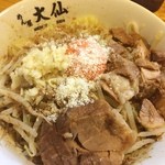 大仙 - 特性油そば。ニンニク増量。900円。