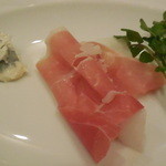 チーズと生ハム　取分けて