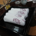 花月 - デザートを食べ終えて、一度手をふいてから、最後の「梅椀」を頂きます