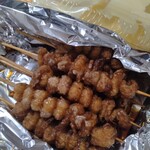 お持ち帰り専門店 とり一 - 揚げた鶏皮初めて食べたけどパリパリして美味しかった♪