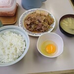 牛丼専門サンボ - お皿(ご飯付) 並  みそ汁、玉子  860円