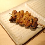 焼鳥 おみ乃 - 波（皮）