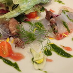 Le Bistro Montmartre - 県産白身魚のカルパッチョ　バジル＆ヤマモモのソース