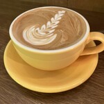 ESKY COFFEE By Izzy's Cafe - フラットホワイト　550円