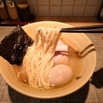 Ramen にじゅうぶんのいち - ストレート麺