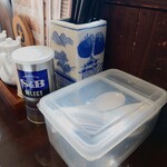 中華ごはん れんげ食堂 - ケースに入れられたレンゲからもお店の心遣いを窺うことができます。