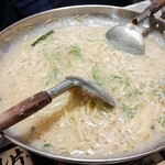 屋台屋 博多劇場 - 味噌もつ鍋の〆のラーメン