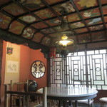 花月 - 日本初の洋間。福山雅治さんと香川照之さんも座られた。