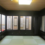 花月 - 集古館　映画「長崎ぶらぶら節」で有名になった名妓・愛八直筆の歌本や写真、向井去来の俳句 や頼山陽の書がある