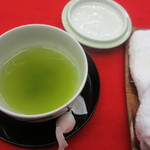 花月 - 食事前に、お茶と落雁で一服。