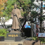 花月 - 円山公園の竜馬像