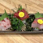 豊洲直送鮮魚と釜飯 二代目 魚義 - お刺身3種盛り