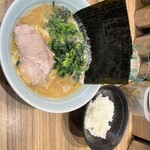 横浜ラーメン 渡来武 - 