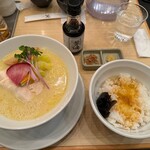 Ginza Kagari - 鶏白湯そば並¥1,200-卵かけご飯¥300-