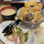 Toyono Don - 穴子天丼と車海老の残り¥1600、味噌汁¥100